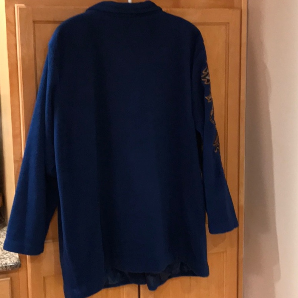 Preowned Women’s Bob Macke Wearable Art fleece coat w embroidery - blue - 2X - Picture 5 of 11